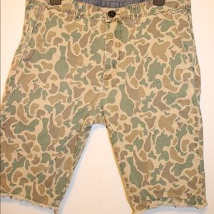 Men’s Faded Camo Shorts Size: 34x32